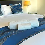 Quiet Garden-View Studio Apartment