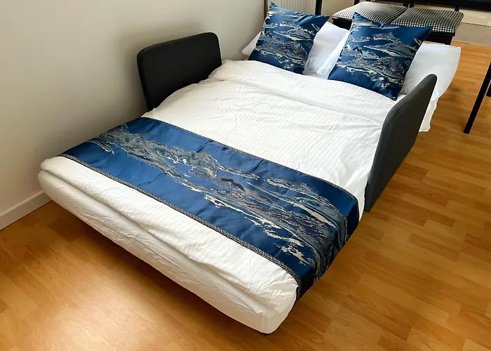 Quiet Garden-View Studio Apartment