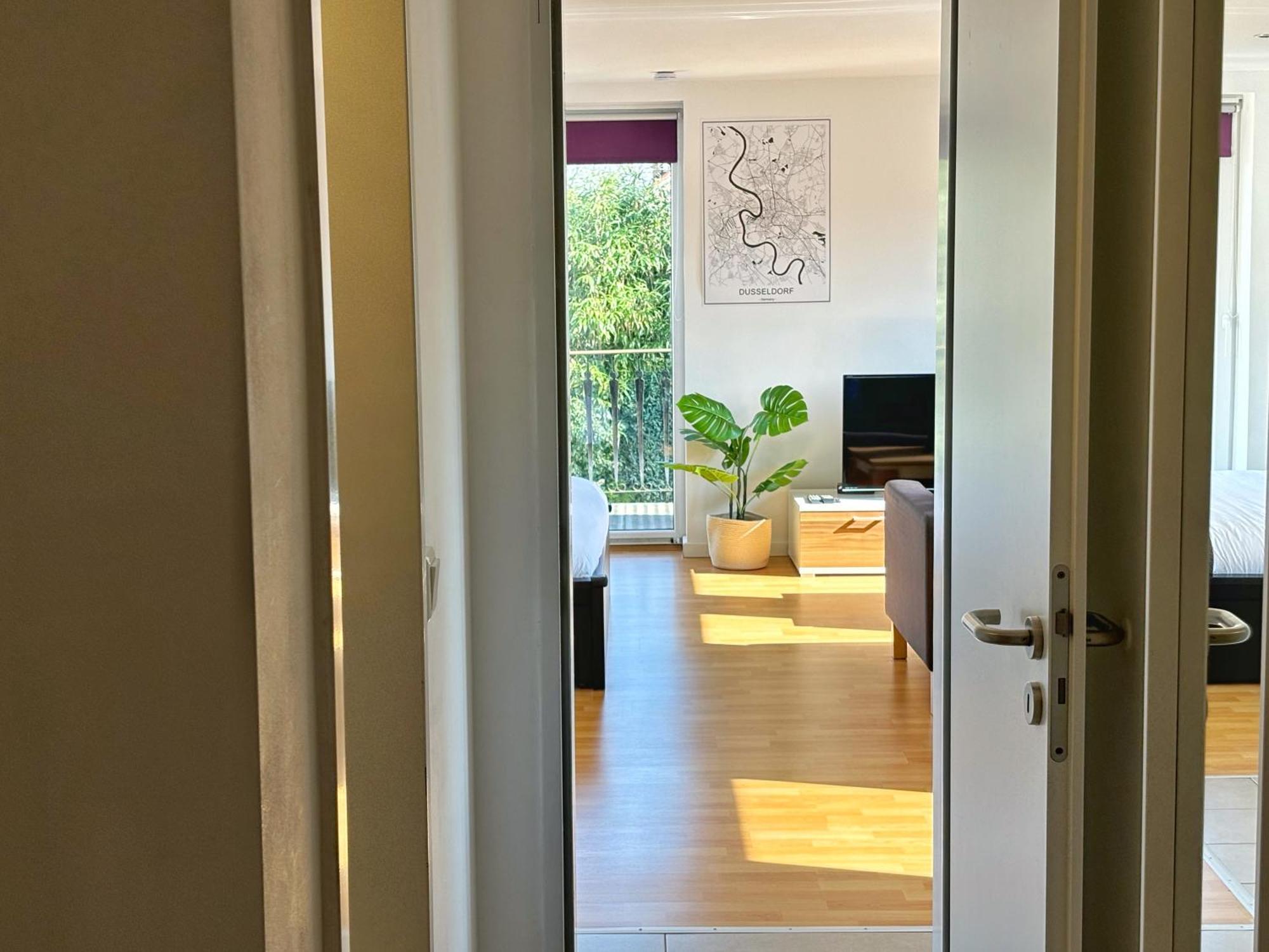 Apartment Quiet Garden-view Studio Düsseldorf